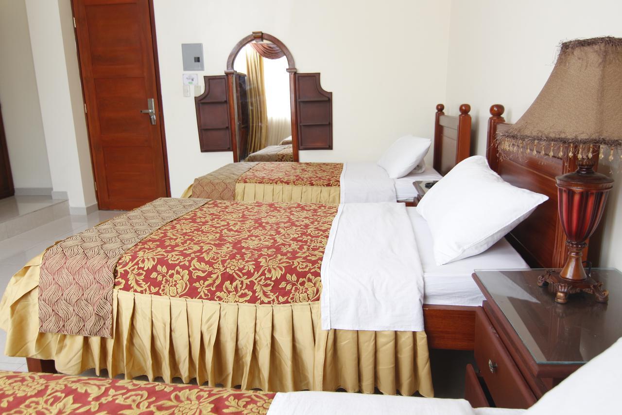 Hotel Versailles Internacional Guayaquil Exterior photo