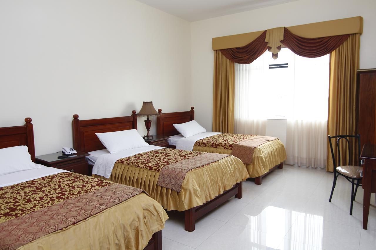Hotel Versailles Internacional Guayaquil Exterior photo
