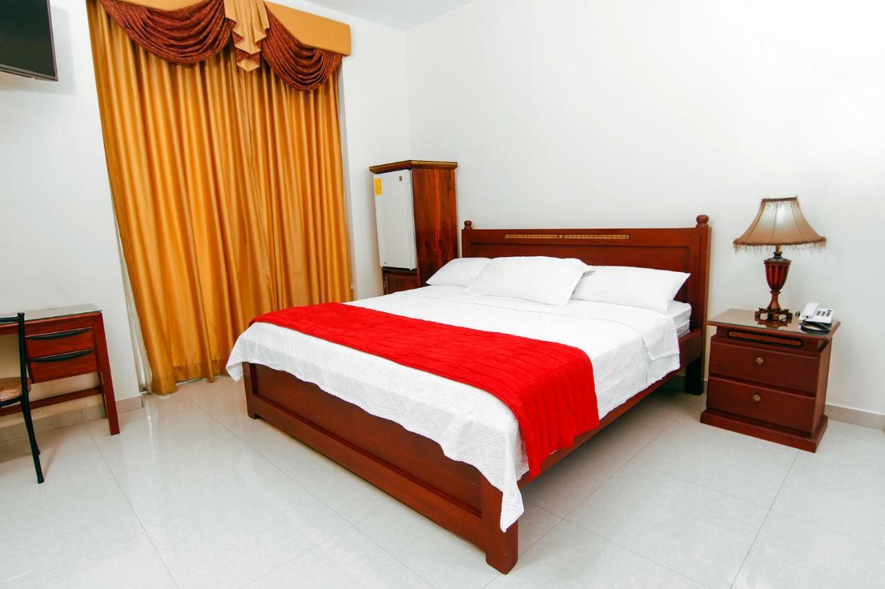 Hotel Versailles Internacional Guayaquil Exterior photo