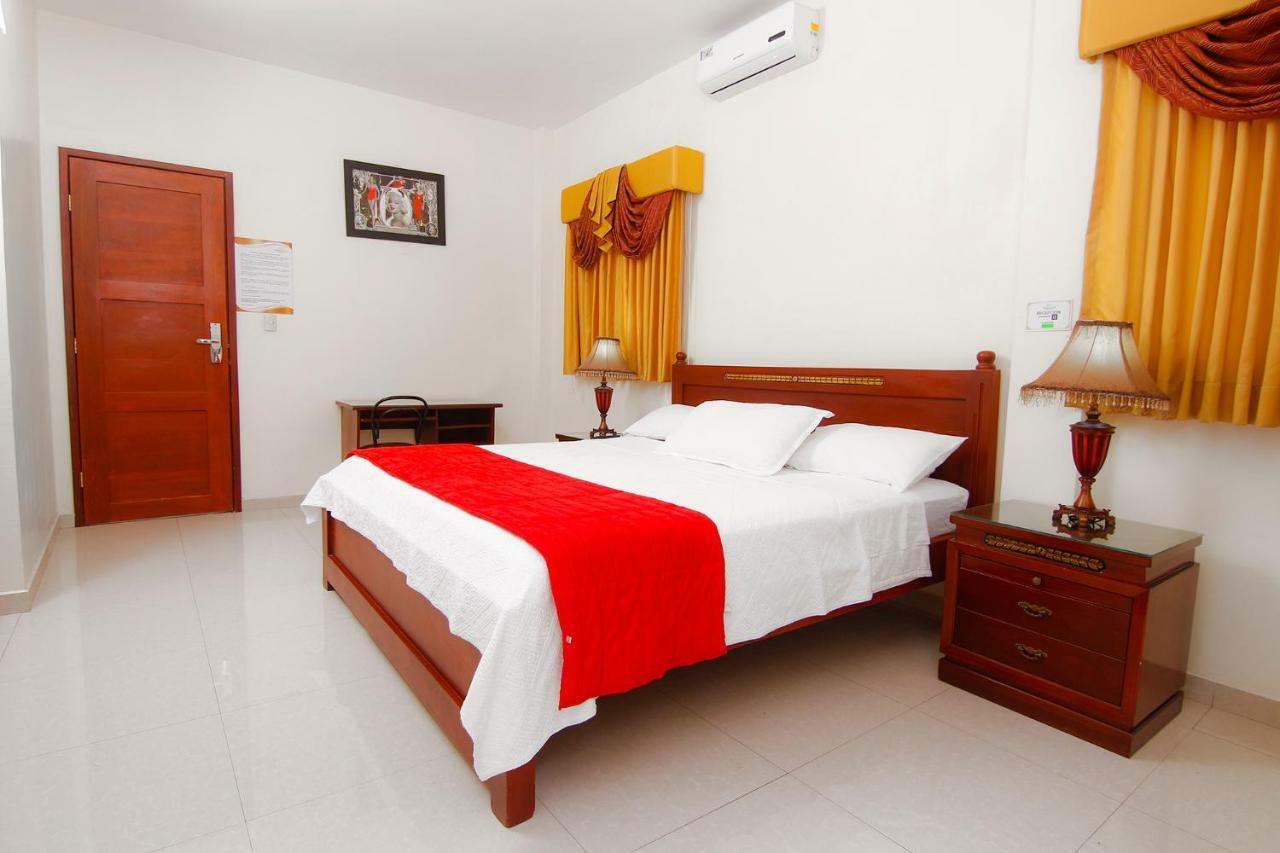 Hotel Versailles Internacional Guayaquil Exterior photo