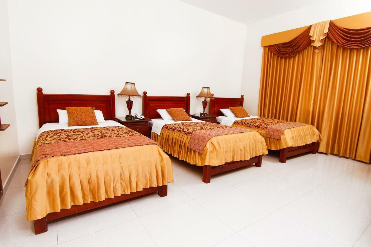 Hotel Versailles Internacional Guayaquil Exterior photo